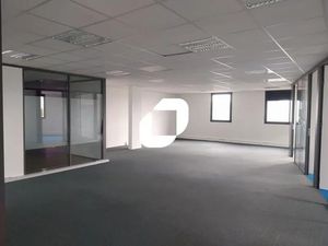 A VENDRE OU A LOUER  BUREAUX PROCHE PERIPHERIQUE ET ZONE COMMERCIALE
