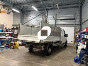 A LOUER  CELLULE ACTIVITE ENVIRON 258 M² PROCHE A13