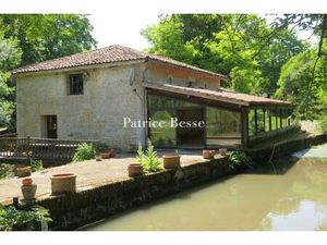 À 30 min d'Angoulême  en Toscane charentaise  un ancien moulin à eau à réhabiliter  son...