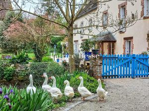 Entre Tours et Vendôme  un ancien moulin entièrement rénové  ses dépendances et son parc..