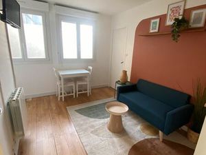 Studio meublé 21 m² – Chambre séparée – Calme – RDC côté cour – Charges incluses – Visale 