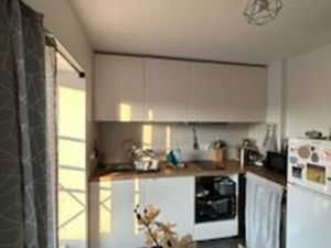 F2 en duplex rénové avec parking et extérieur