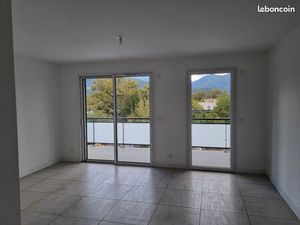 Loue T2 neuf avec balcon et garage - Pinel - 47m2 Meylan proche Mairie