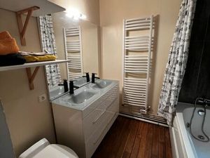 Maison de village - proche ecoles  commerces et transports en commun