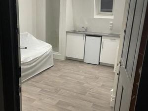 Studio 1 pièce 12 m²