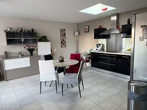 BEAU T3 BRADE MOINS 22000E/ TBETAT/LES 3 BAIES VITREES coté jardin au calme  sans vis à vi