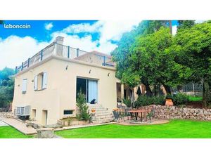 Villa 8 pièces 218 m²