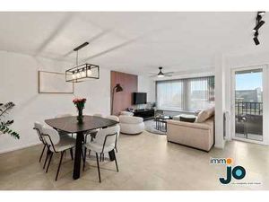 Spacieux et magnifiquement rénové appartement de 2 chambr...