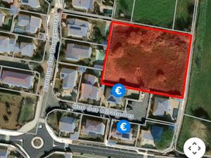 Terrain agricole collée au habitations