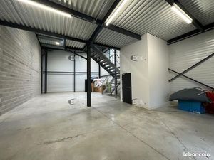 Local d'activité 182 m²