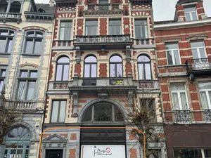 Rez commercial prime sur la place Colignon !!