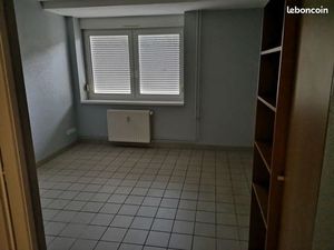 Proche gare et Lycée Lapicq.  superbe appartement F1  R.D.C.  35 m²  LIBRE  parfait état  
