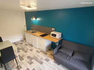 T2 meublé et équipé TOUT INCLUS: WIFI  eau  électricité  chauffage. Centre ville