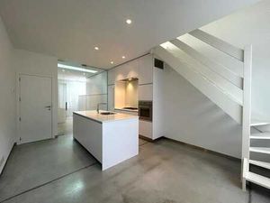 Instapklare stadswoning met zonneterras te Roeselare!