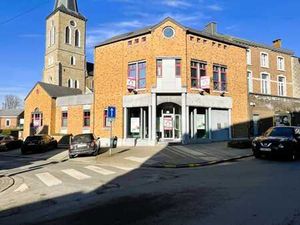 Immeuble stratégique  avec parking  très bien situé !