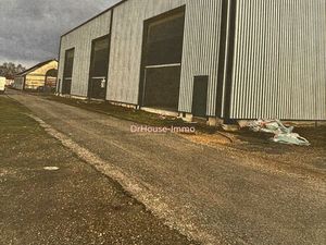 Au pied du pont de Tancarville  local d'activité avec bureau de 810 m2