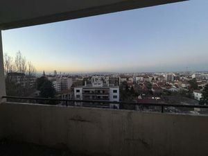 T3 de 54 m2 à rénover avec l'une des plus belles vues de Lyon !