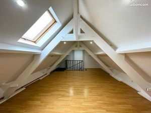 Maison semi-individuelle | 104 m2 | 3 chb + 1 bureau | cour 22 m2 | cave | espace indépend