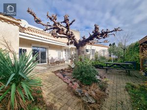 Villa de Plain Pied de type 4 avec piscine  garage  cellier 