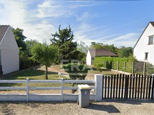 Terrain à contruire situé à Checy  surface 450m²