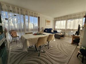 Résidence Pré Catelan  en dernier étage  appartement 2 pièces avec balcon