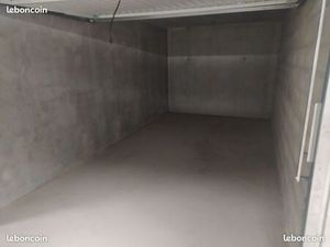 Garage/box fermé 14 m2 résidence o'cèdre