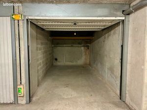 Garage fermé sécurisé Caïs