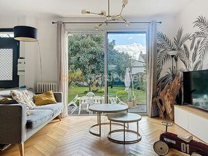 Maison 4 pièce(s) 80 m2  PLUS dépendance de 50 m2  2 stationnements.