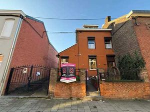 Maison 3 façades/ 4 chambres à Seraing avec entrepôt de 70m2