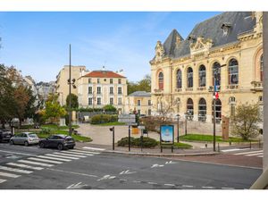 METRO JEAN JAURES FACE AU THEATRE