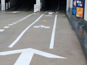 Parking privé . 2 roues + auto