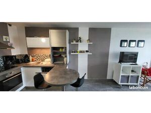 Grand studio cabine contemporain