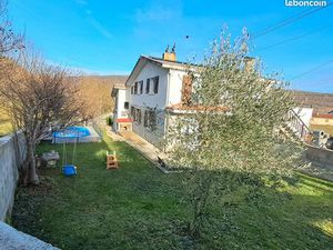 Grande maison bi-familiale avec piscine