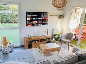 T2 meublé avec terrasse et 2 places de parking