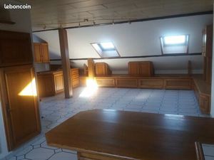 Loue F2 - 1er étage dans combles