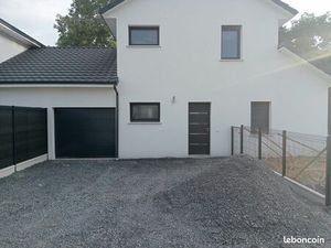 Maison contemporaine 4 chambres (disponible)