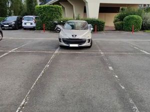 Place parking résidence de la Peupleraie