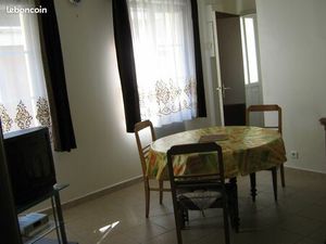 A louer a l'annee studio meuble