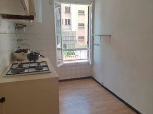 Studio avec emplacement voiture