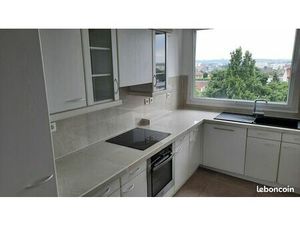 Grand 3 pièces en très bon état  avec balcon et vues dégagées  quartier Tremblay-Plant à C