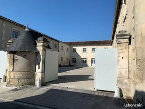 CV Cognac studio meublé avec parking sécurisé