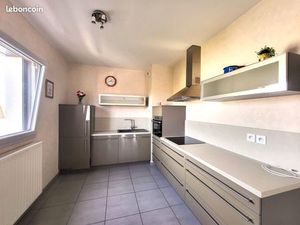 Beau T3 de 76 m² à ST GENEST LERPT avec garage et terrasse