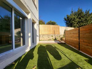 REZ DE JARDIN 2 PIECES AVEC PLACES DE PARKING