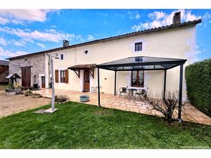 Vente belle demeure en pierres  2 chambres  piscine  dépendances