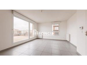 T2 45m2 lumineux avec terrasse 16.50m2 et garage – Proche place 1er Mai