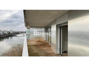 EXCLUSIVITÉ FONCIA FACE LOIRE quartier GARE SUD : très agréable T2 de 43 5 m2 avec grand b