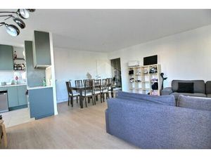 Grand 3P avec extérieur et parking dans les docks