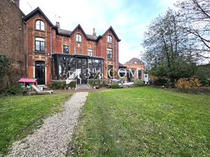 Maison bourgeoise semi-individuelle de 250 m2 avec grand jar