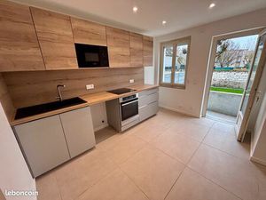 ? À LOUER – Maison entièrement rénovée avec jardin – Centre-ville de Sens