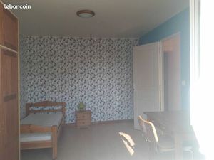 Loue chambre meublée